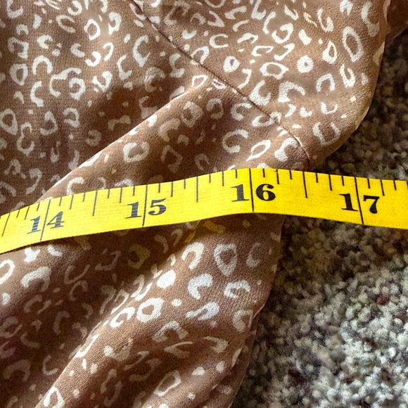 Japna Dress Animal print Small, there is a tie for the front flowy, underlay - Picture 8 of 10